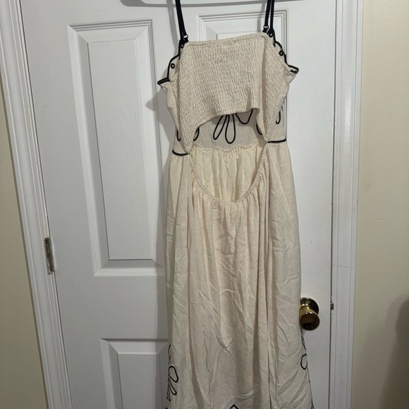 ILLA ILLA Cream and Black Embroidered Dress - Picture 8 of 8